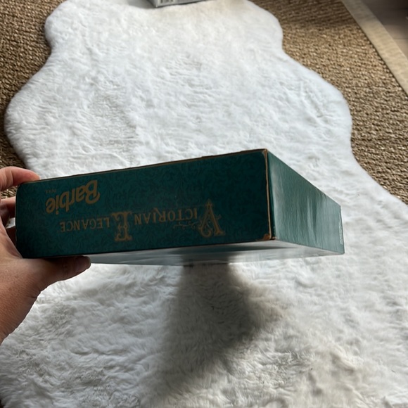 Vintage 1994 Victorian Elegance Barbie - Exclusively made for Hallmark - Picture 6 of 8